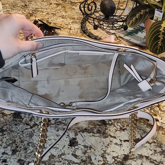 Calvin Klein over the shoulder bag - Picture 3 of 3